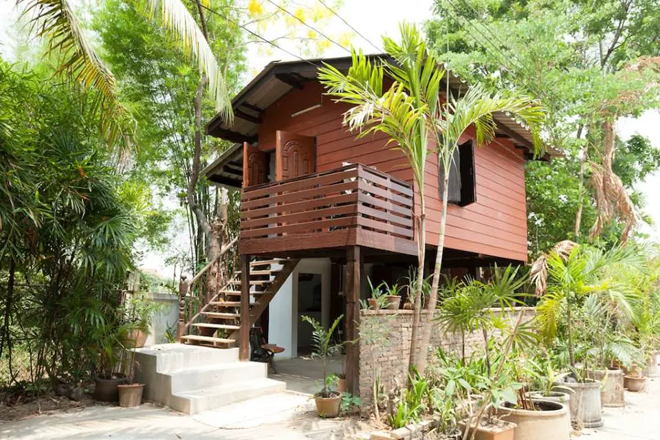Resort-Style Wooden Houses 9