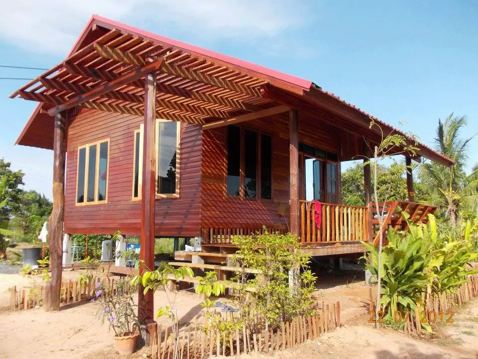 Resort-Style Wooden Houses 29
