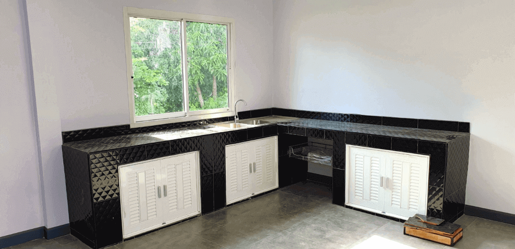L-Shaped Contemporary Home kitchen