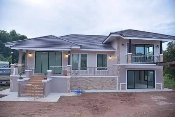 Grand House with 4 Bedrooms, Impressive Design with Basement