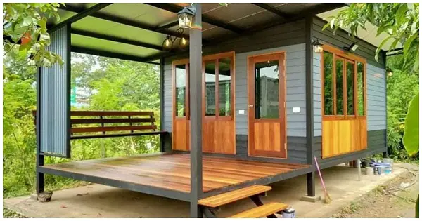 Cottage with Lovely Deck, Sleek Design